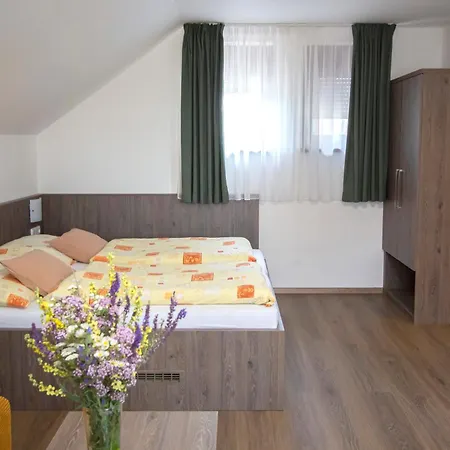 Apartman Nad Sklepem Boretice Exterior photo
